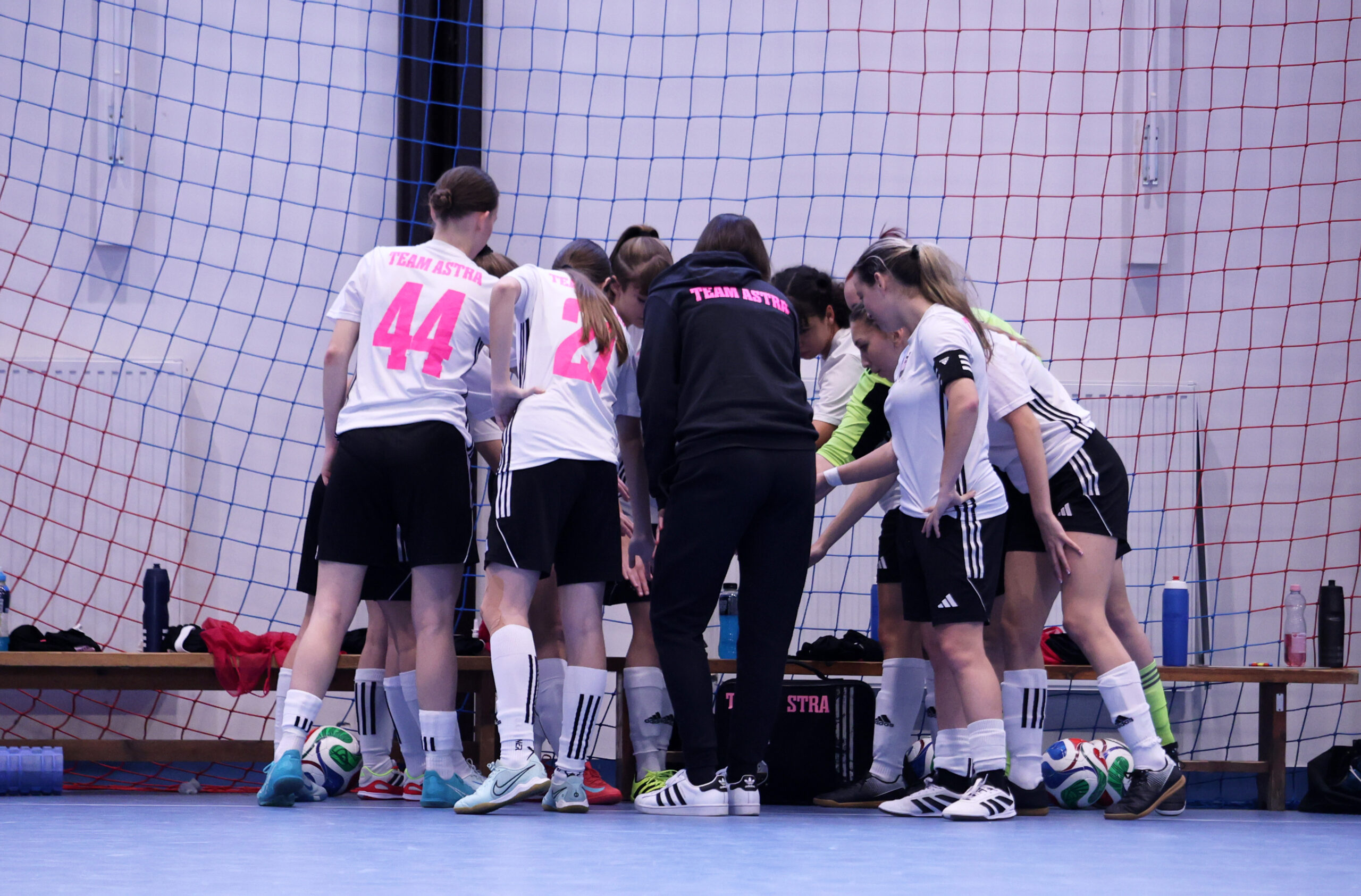 Astrahfc-U17-futsal-leanyfutsal-budapest-lany-foci-csapat