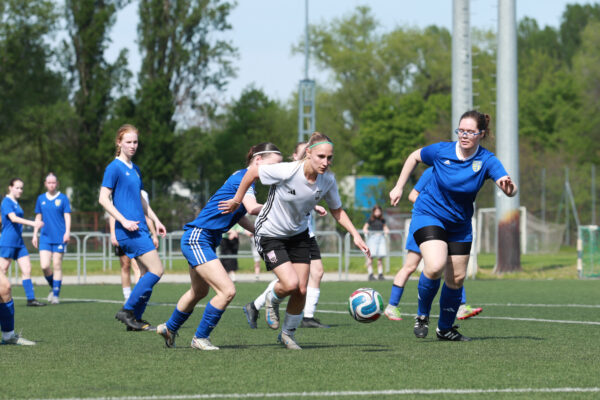 Astra-HFC-U19-noifoci-noilabdarugas-budapest-noi-csapat-utanpotlas