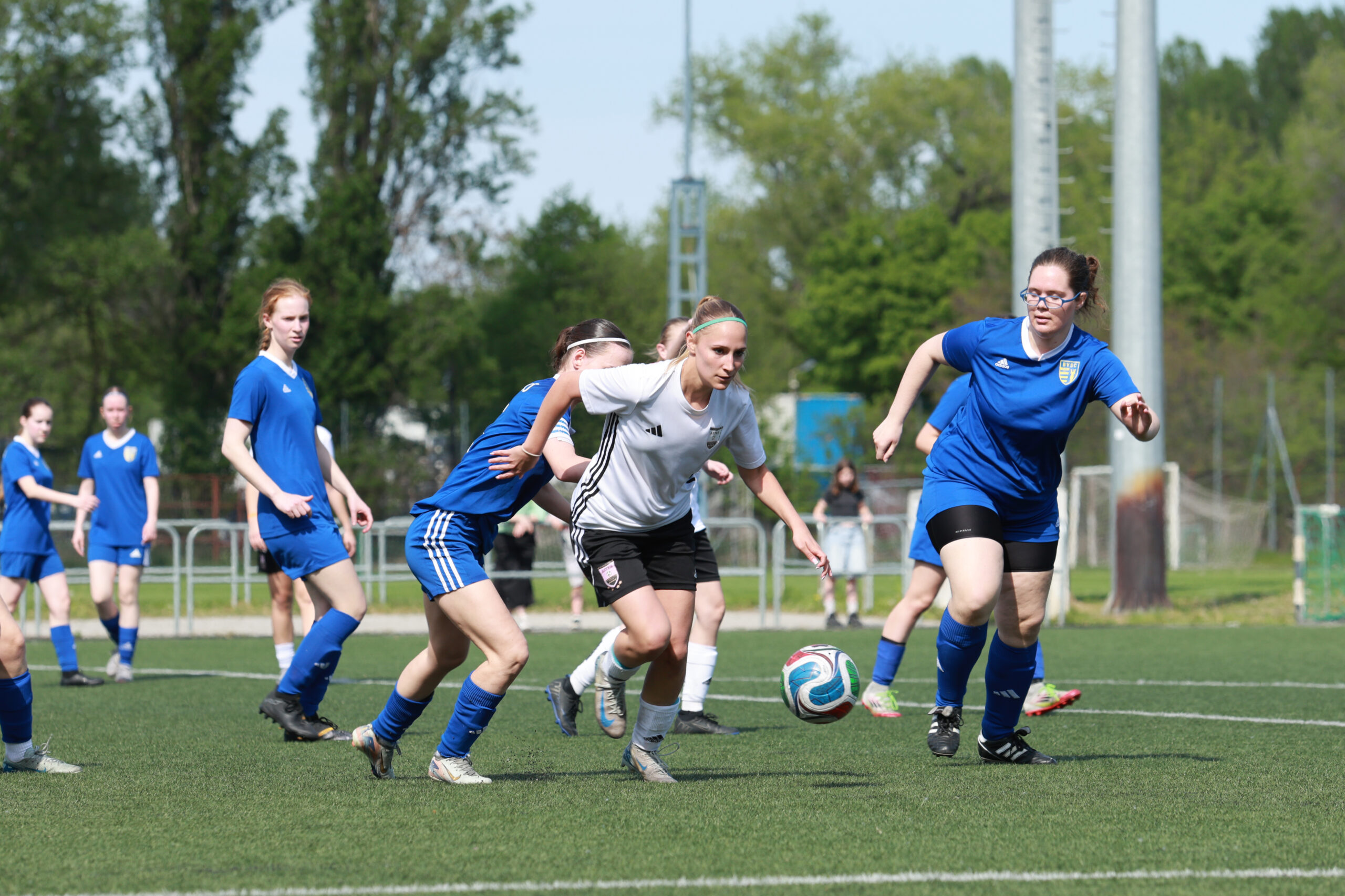 Astra-HFC-U19-noifoci-noilabdarugas-budapest-noi-csapat-utanpotlas