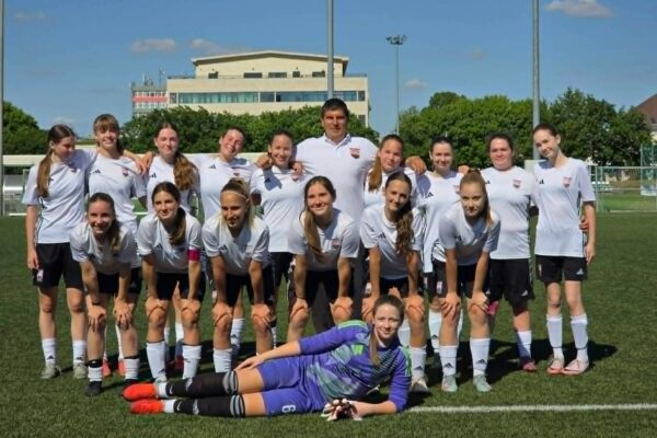 Astra-HFC-U16-noi-foci-noi-labdarugas-budapest-lanycsapat-lanyfoci