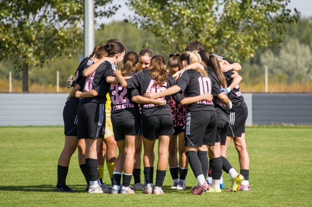 Astra-HFC-U19-noi-foci-lanyfoci-lany-csapat-utanpotlas-budapest